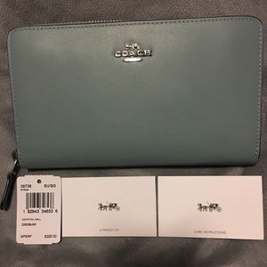 NWT - COACH Continental Wallet